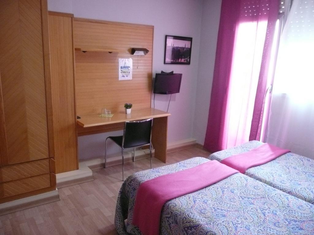 Pension Cinco Villas ログローニョ 部屋 写真